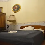 Florian Apartment 8